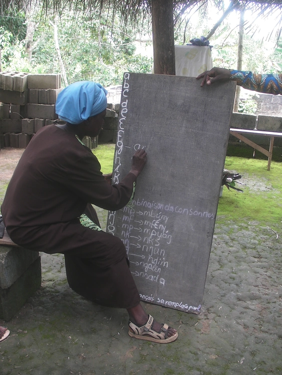 enseignement de la langue maternelle à Kedia